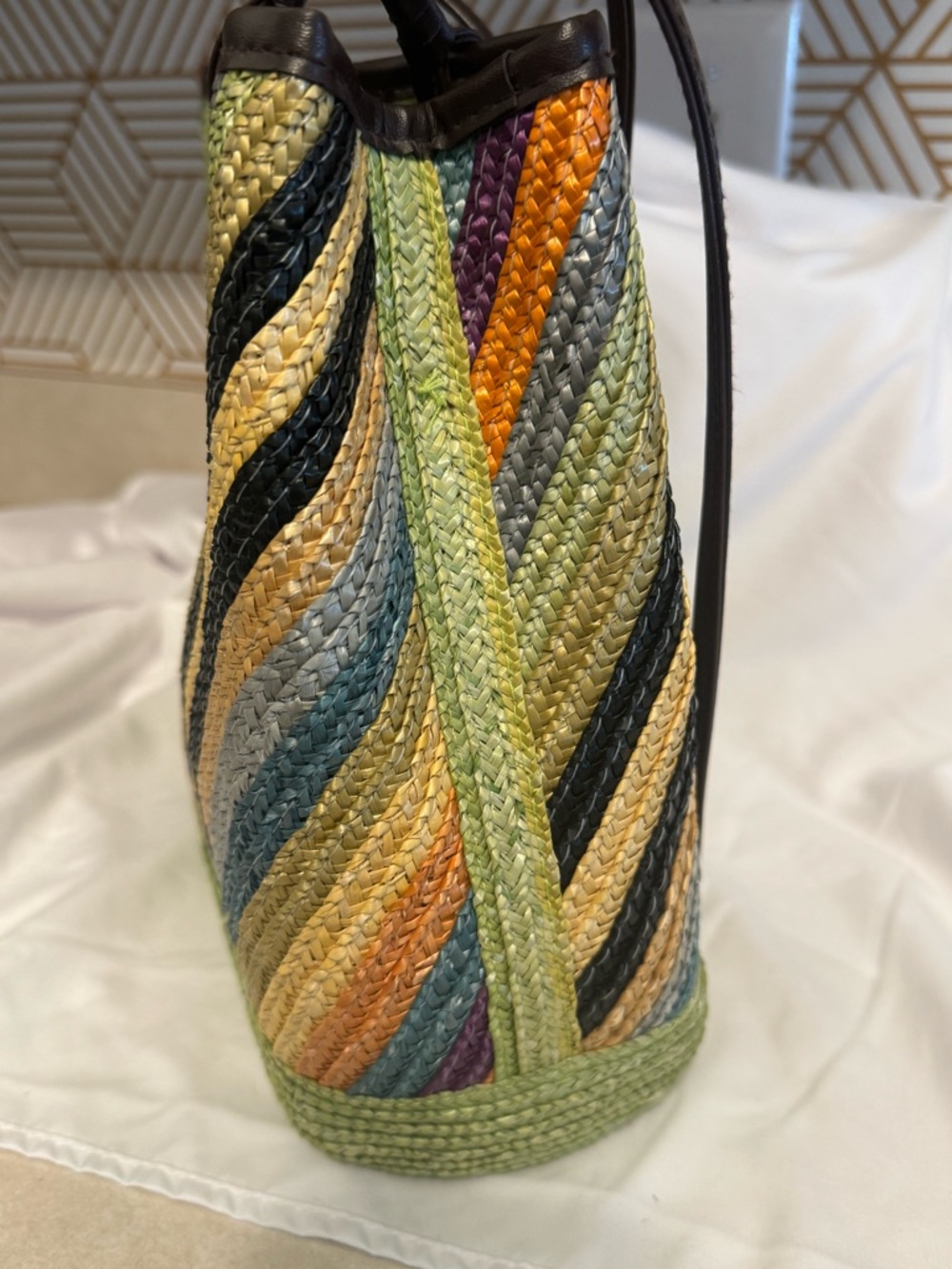 NWOT Woven Straw Multi-Color Boutique Striped Leather Shoulder Bag - Picture 4 of 5